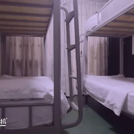 Central Vienna Hostel Vientiane Buitenkant foto