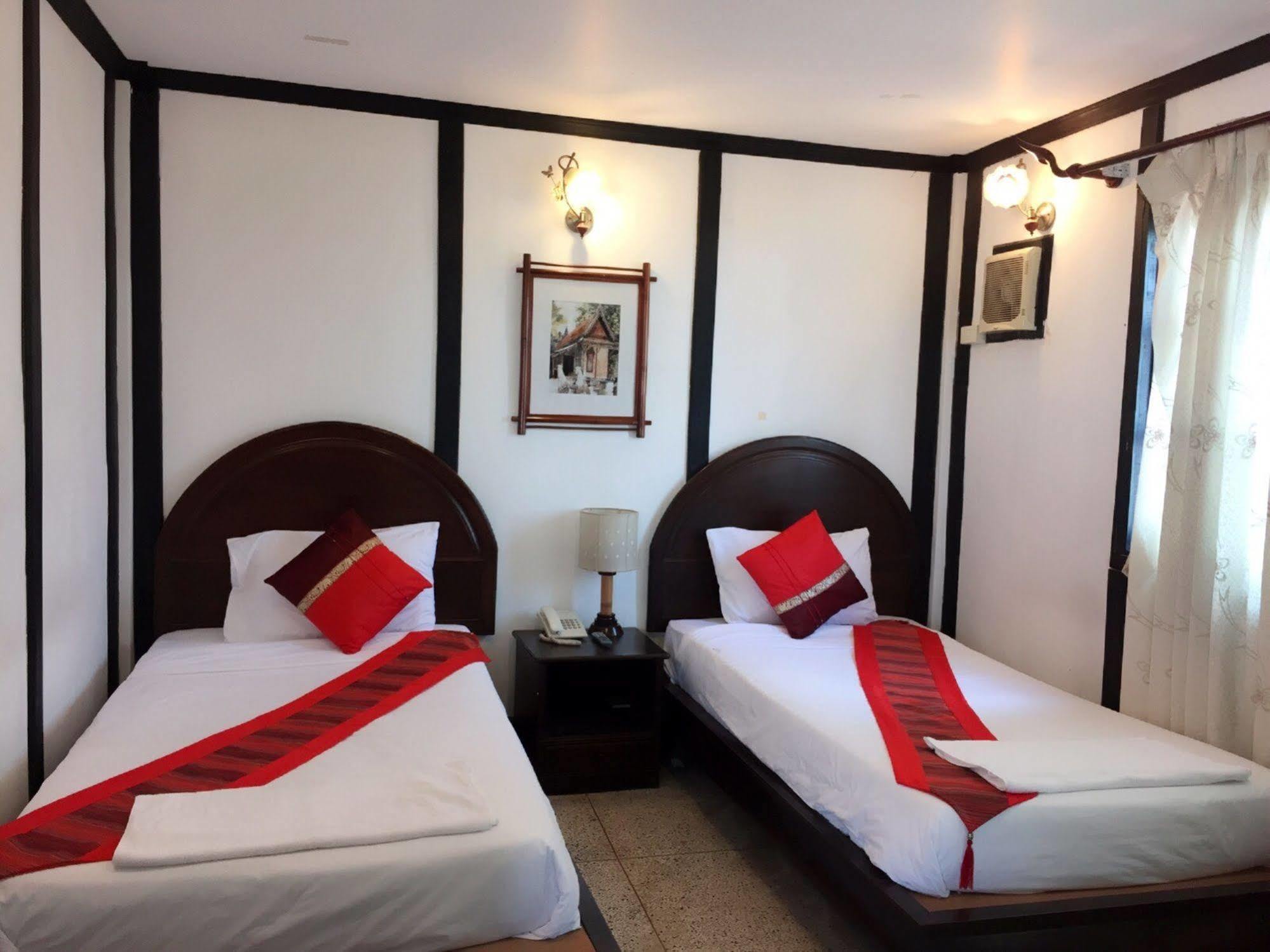 Central Vienna Hostel Vientiane Buitenkant foto