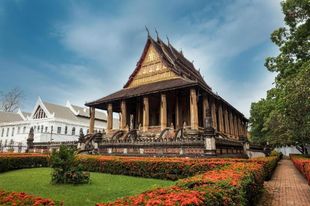 Central Vienna Hostel Vientiane Buitenkant foto
